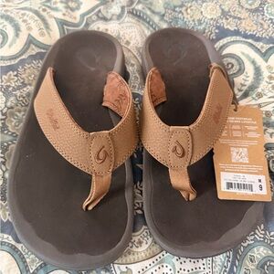 OluKai Men's Brown and Dark Brown Leather Thong Sandals - Ohana Dark Java